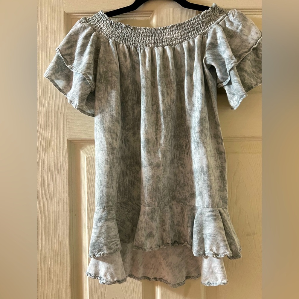 On or off shoulder flowy sage and white top with flattering back cut out - Picture 1 of 8